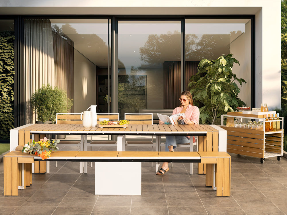 Transformer-outdoor-table-light-oak-the-host-5-panels-lifestyle-models-2_5f5ffaac-f264-4ba7-bf96-205f6861d4a8