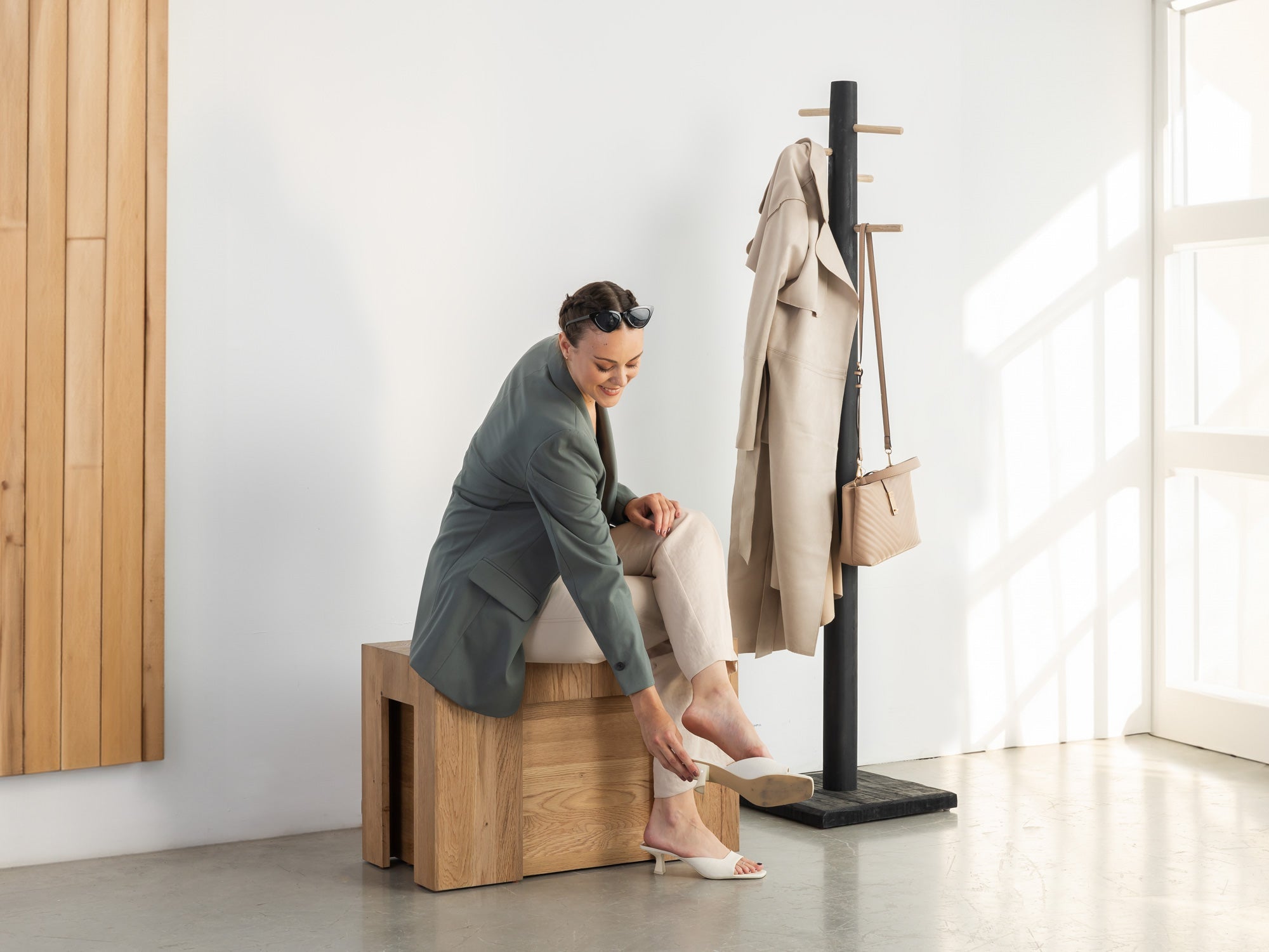 フランスパーテーション、テーブル Expandable Wooden Bench for Extendable Dining Table | TT ROW
